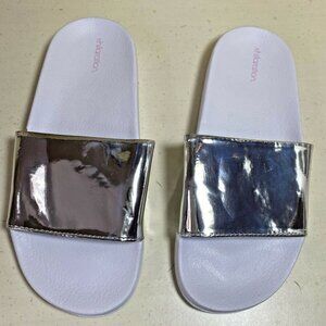 Womens Footbed Slide Sandal Size 7 Xhilaration Misty White Shiny Silver